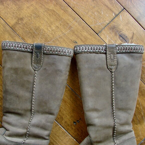 UGG Swell Tall Boots Leather Sheepskin Lined Size 6 - Picture 9 of 14